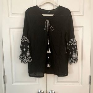 NWT a.n.a black and white lightweight eyelet sleeve blouse XL